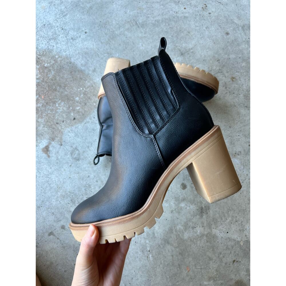 Dolce Vita Jade platform Black Leather Lug Sole Boots Size 9